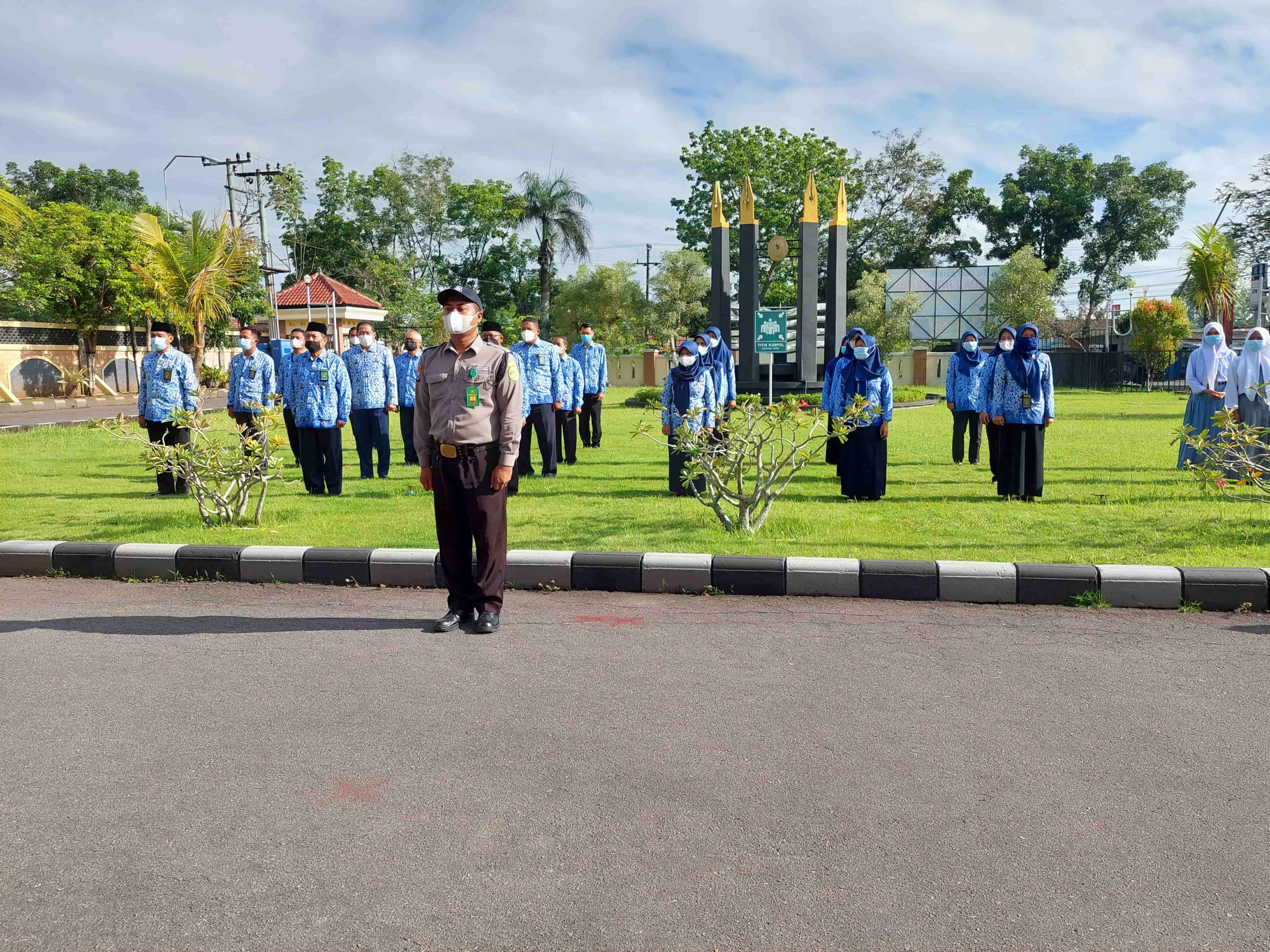 Apel pagi dipimpin oleh Drs. H. Sumarwan M.H. dalam rangka memperingati HUT KORPRI ke 50 2